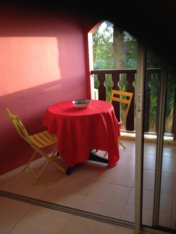 Balkón nebo terasa v ubytování STUDIO A PROXIMITÉ DE BELLES PLAGES