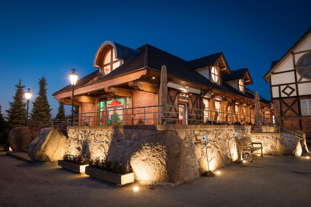 a large house with lights in front of it at Siedem Drzew in Biskupice