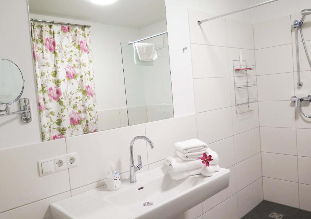 A bathroom at Art Apart Nomay Summercard Blick Top of Salzburg