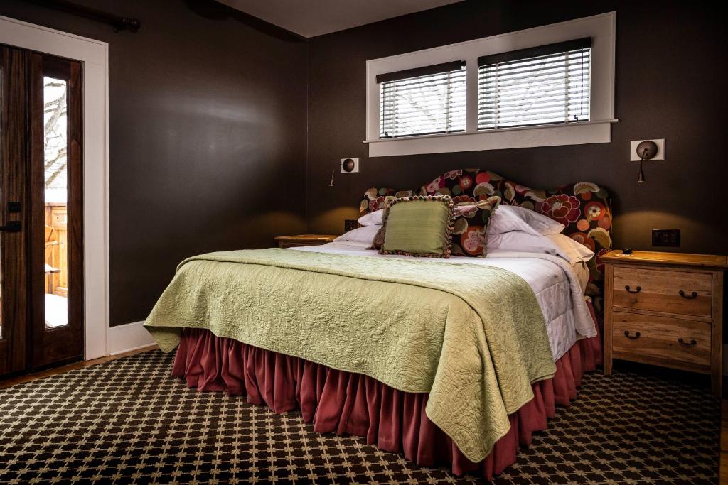 Hotel Broad Ripple - King Room With Balcony