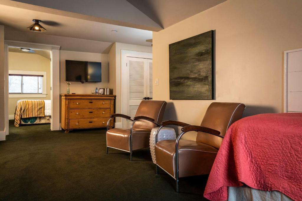 Hotel Broad Ripple - Family Room With Balcony