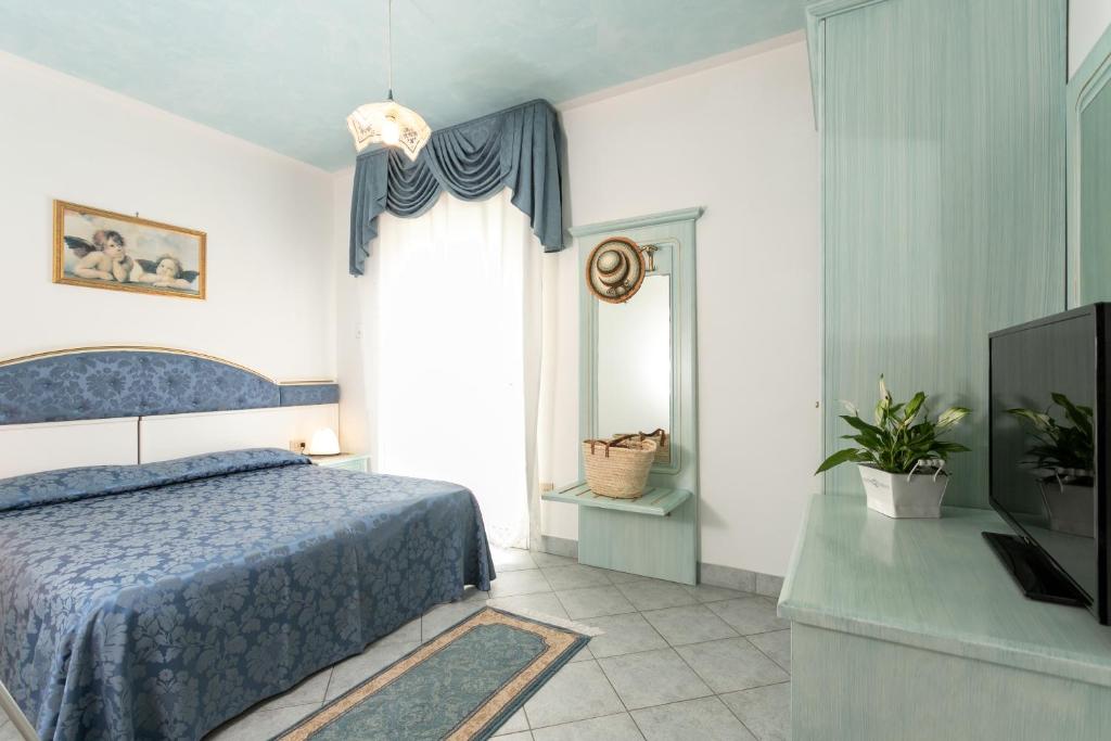 TV a/nebo společenská místnost v ubytování Hotel Elpiro