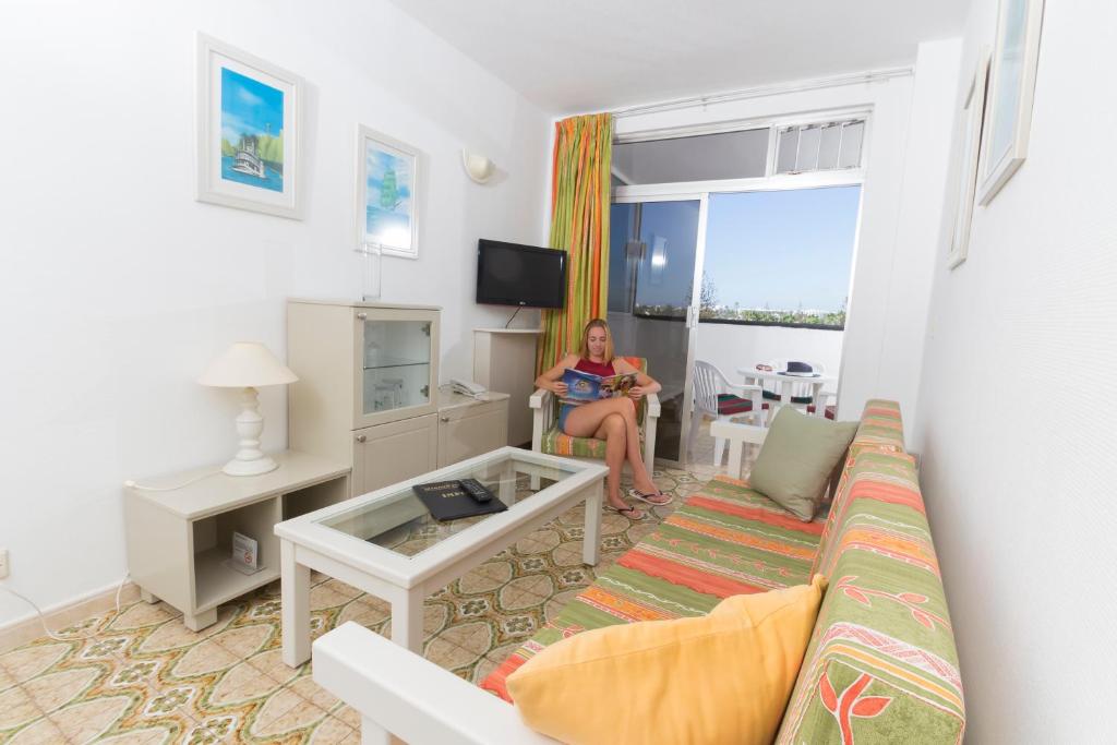 A television and/or entertainment centre at Maritim Playa