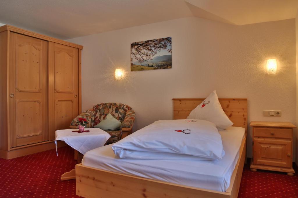 Postel nebo postele na pokoji v ubytování Gästehaus Walserheimat