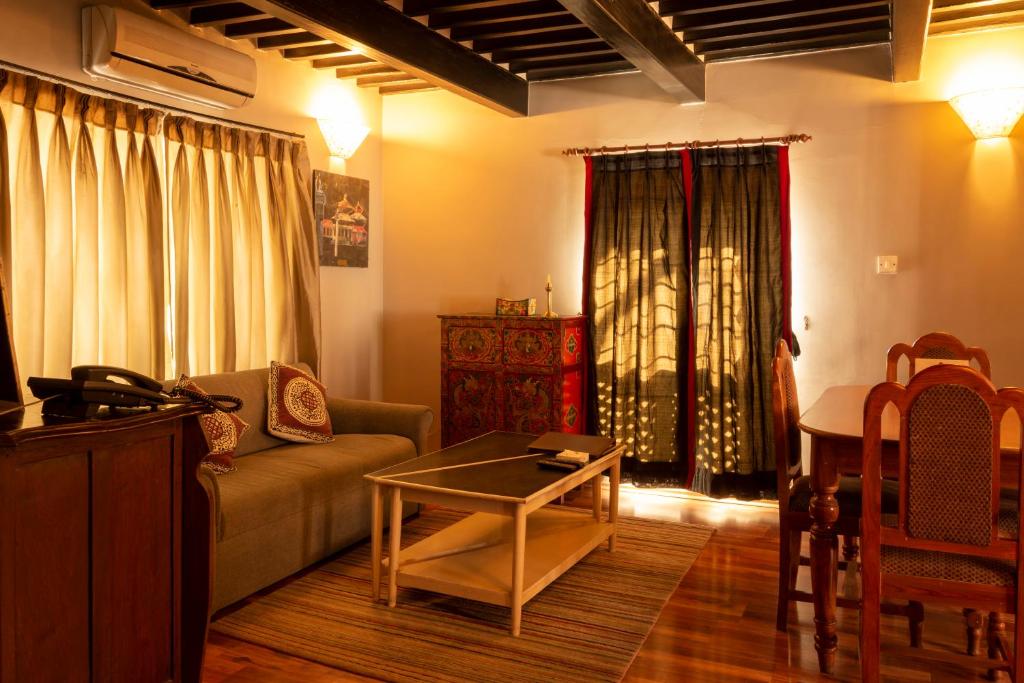 Posezení v ubytování Shaligram Hotel & Spa