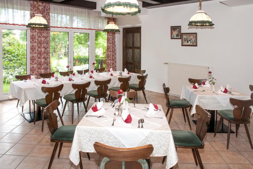 Reštaurácia alebo iné gastronomické zariadenie v ubytovaní Frauentalerhof