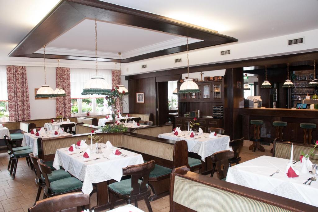 Reštaurácia alebo iné gastronomické zariadenie v ubytovaní Frauentalerhof
