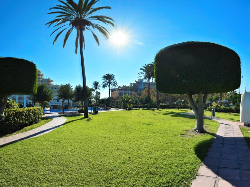 A garden outside Benal Beach Holidays
