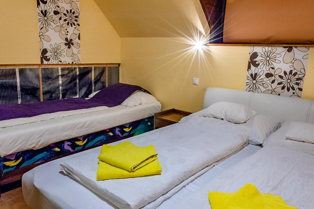 Posteľ alebo postele v izbe v ubytovaní Bástya Hotel