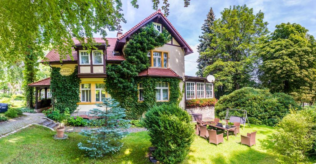 Vonkajšia záhrada v ubytovaní Villa Parkowa 5