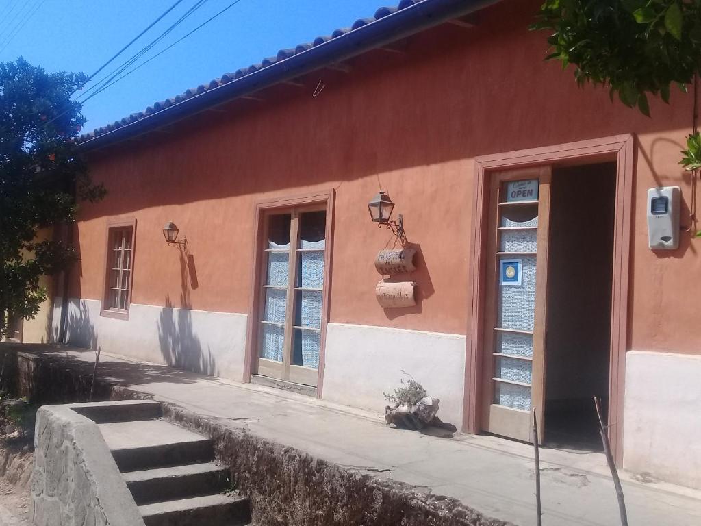 El edificio en el que está la casa de huéspedes