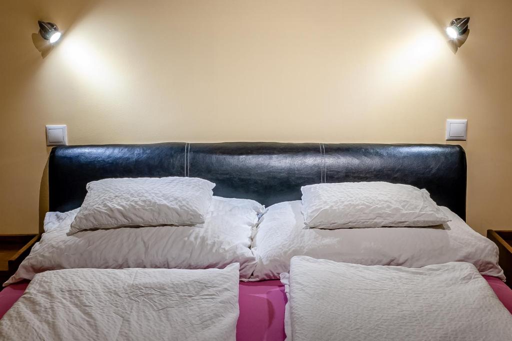 Posteľ alebo postele v izbe v ubytovaní Bástya Hotel