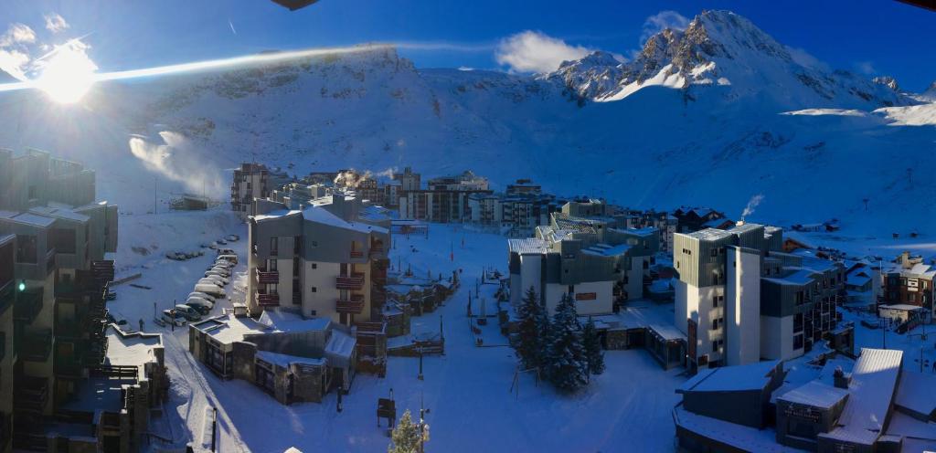 a city covered in snow with a mountain in the background at Appartement d'exception Tignes in Tignes