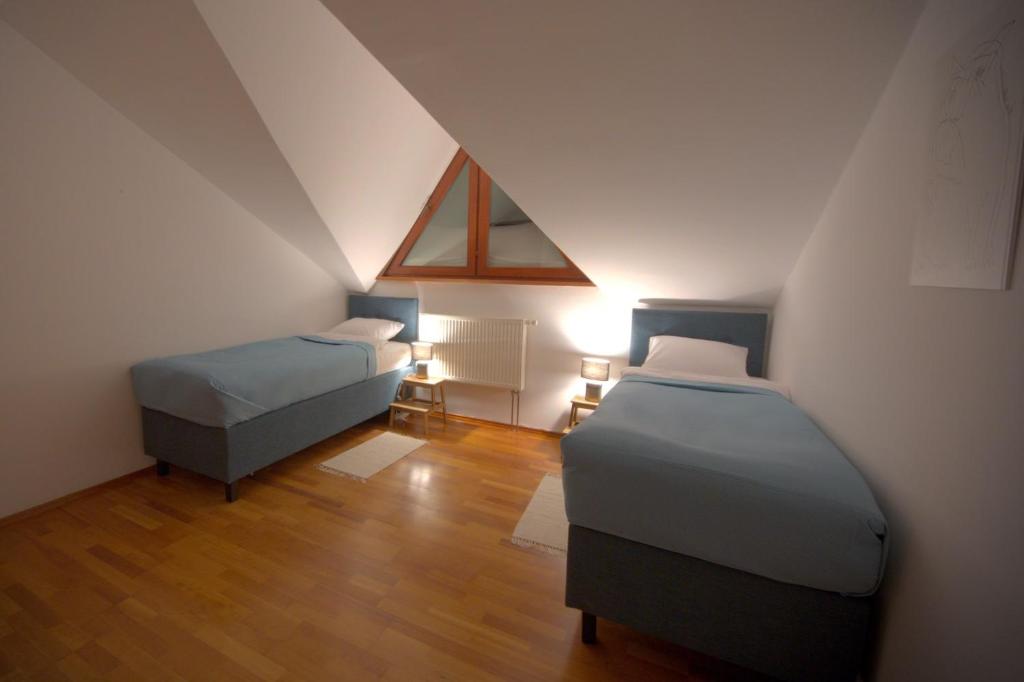 Postel nebo postele na pokoji v ubytování Dom Przy Lesie
