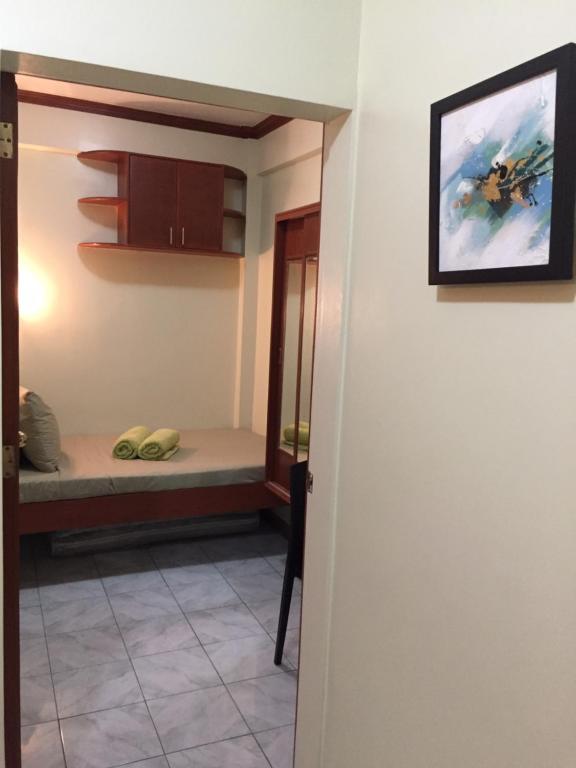 Las Pinas Serviced Apartment - Double Or Twin Room With Balcony