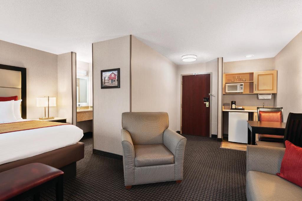 Lancaster Suites photo