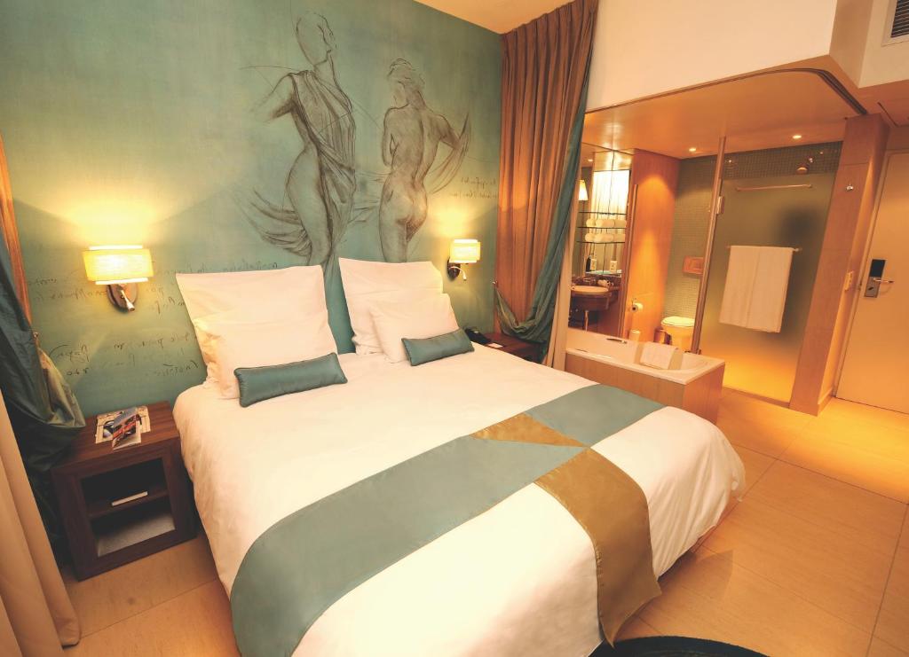 Metcourt at Emperors Palace - Superior King Room