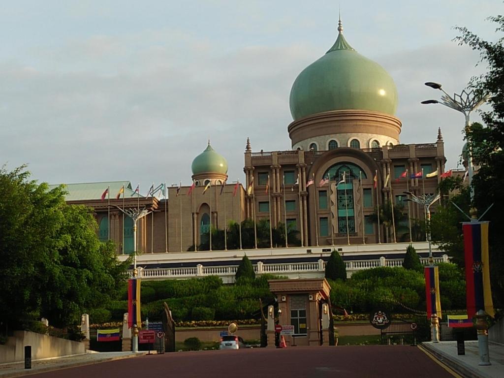 Fotografie z fotogalerie ubytování HomeStay D 11 Putrajaya NETFLIX WIFI v destinaci Putrajaya