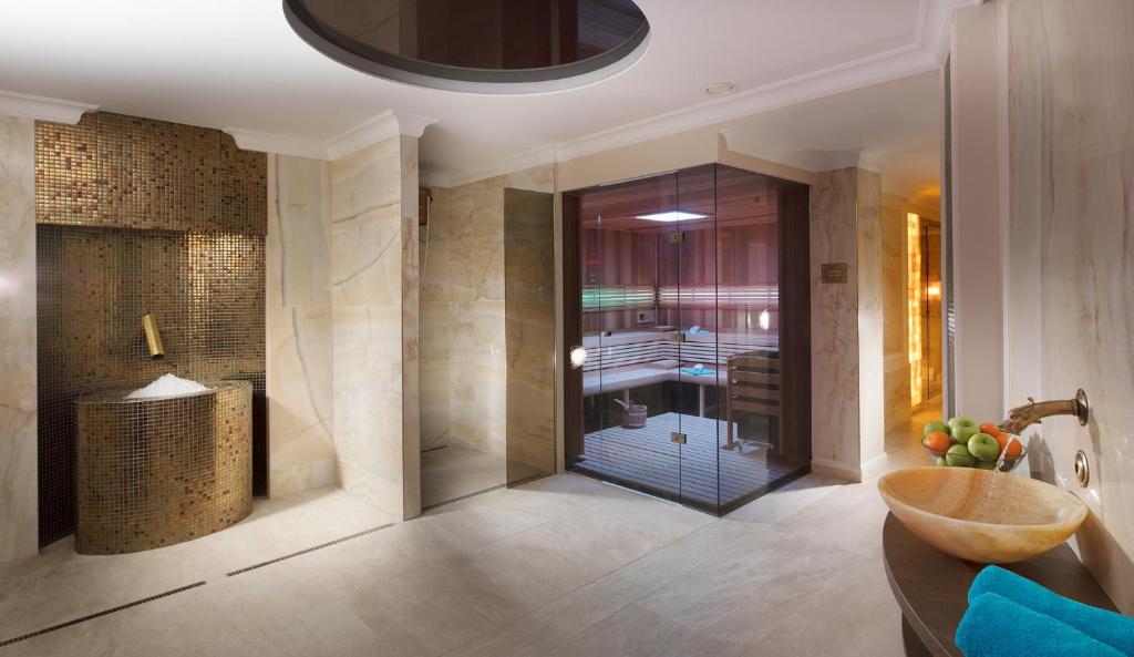 Vannituba majutusasutuses Chateau Monty Spa Resort