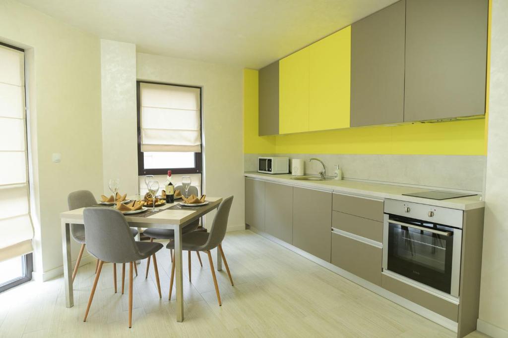 Noris Apart with Garage - Two-Bedroom Apartment