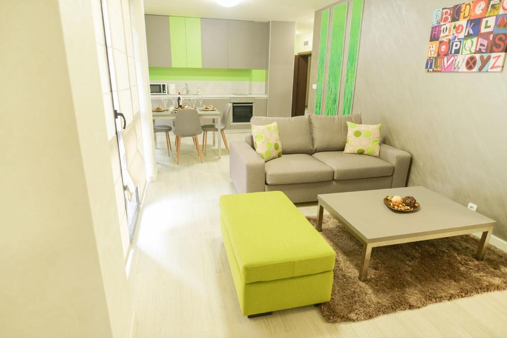 Noris Apart with Garage - Two-Bedroom Apartment