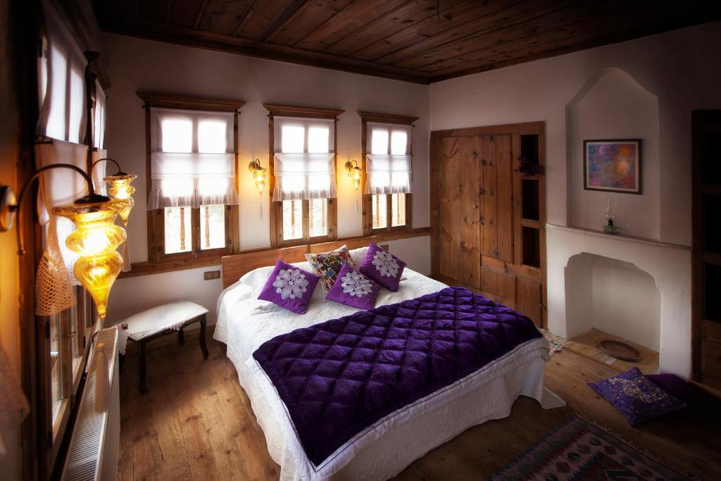 Postel nebo postele na pokoji v ubytování Dadibra Konak Hotel