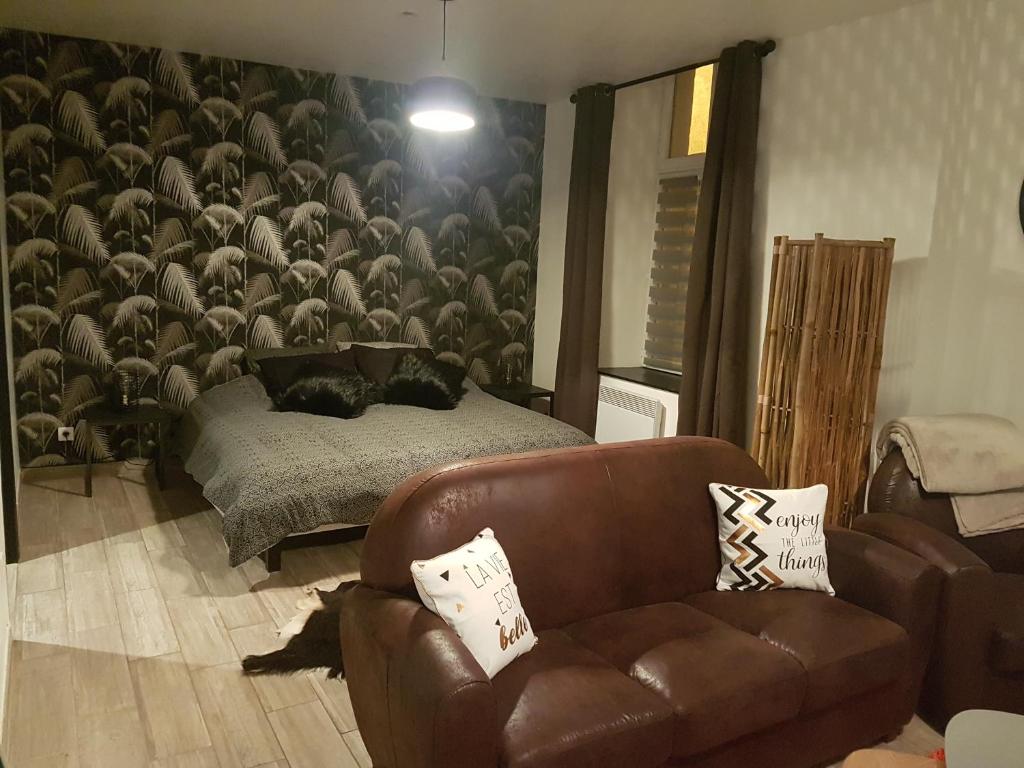 a living room with a couch and a bed at Residence Monsigny in Boulogne-sur-Mer