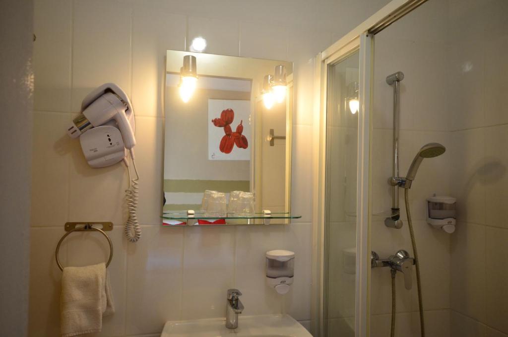 Koupelna v ubytování Hôtel Vauban