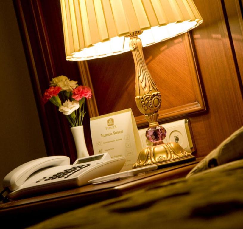 Postel nebo postele na pokoji v ubytování GLK PREMIER Regency Suites & Spa