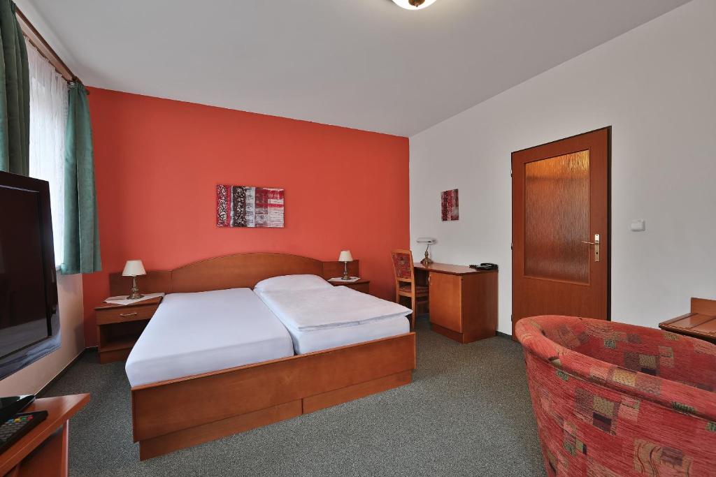 TV a/nebo společenská místnost v ubytování Attic Hotel