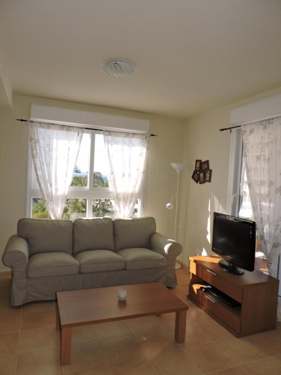 A seating area at La Manga Apartments - Punta Cormoran