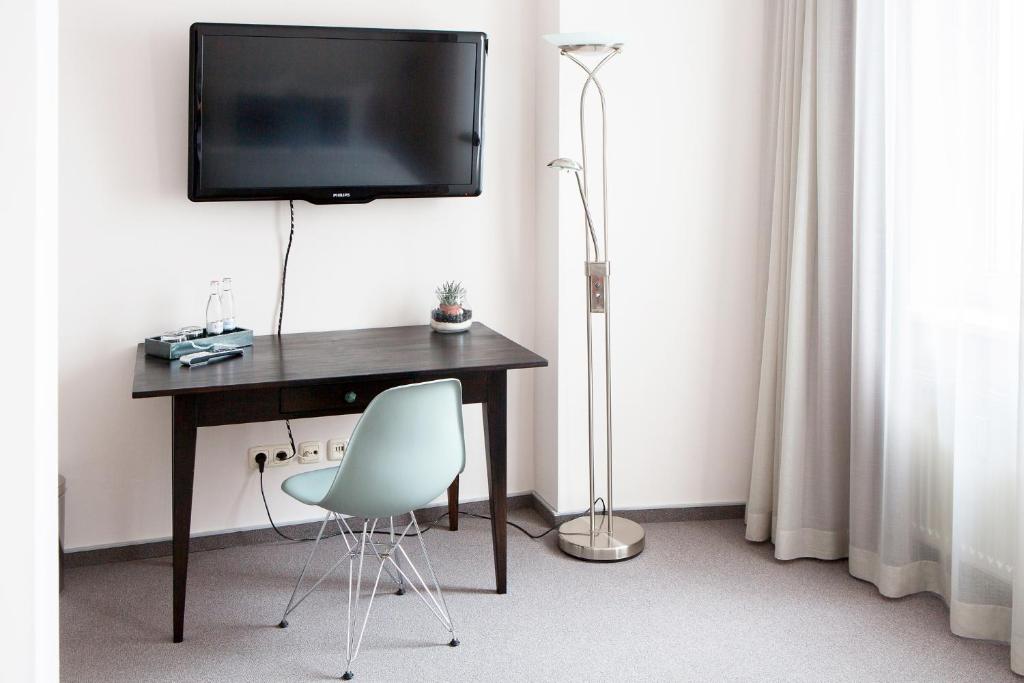 TV a/nebo společenská místnost v ubytování Hotel Anna
