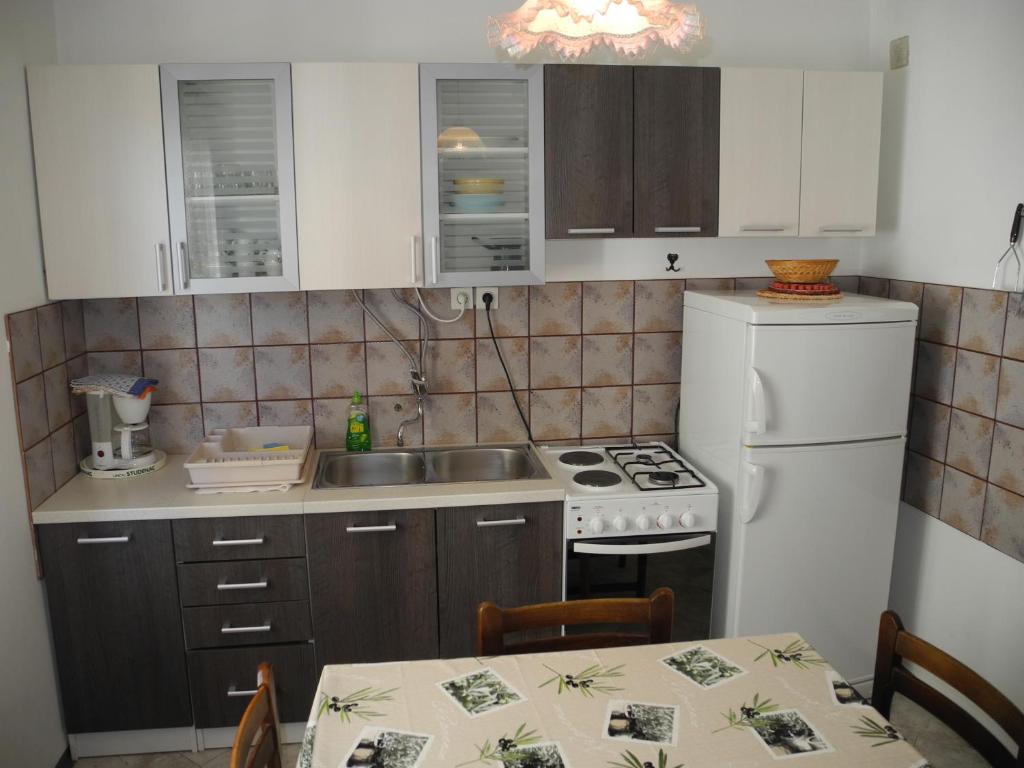 Kuchyňa alebo kuchynka v ubytovaní Apartment BLANKA 4+1