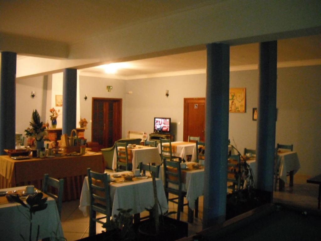 TV a/nebo společenská místnost v ubytování Hotel Minho Belo