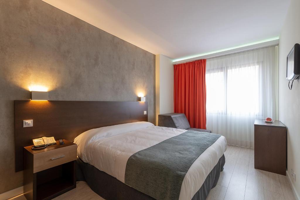 Apartamentos Recoletos - Resim 32