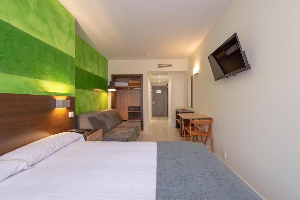 Apartamentos Recoletos - Triple Room