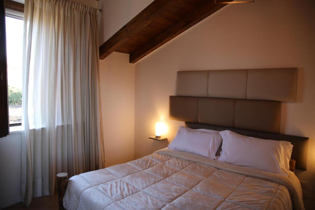 Łóżko lub łóżka w pokoju w obiekcie Cascina San Michele