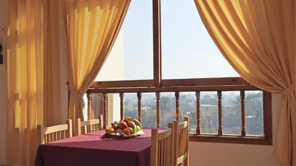 Nespecifikovaný výhled na hory nebo výhled na hory při pohledu z hotelu