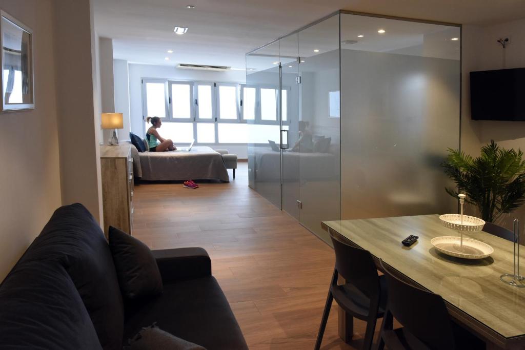 TV a/nebo společenská místnost v ubytování Ardales Loft