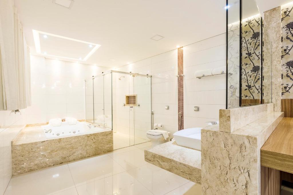  Serata Hotel