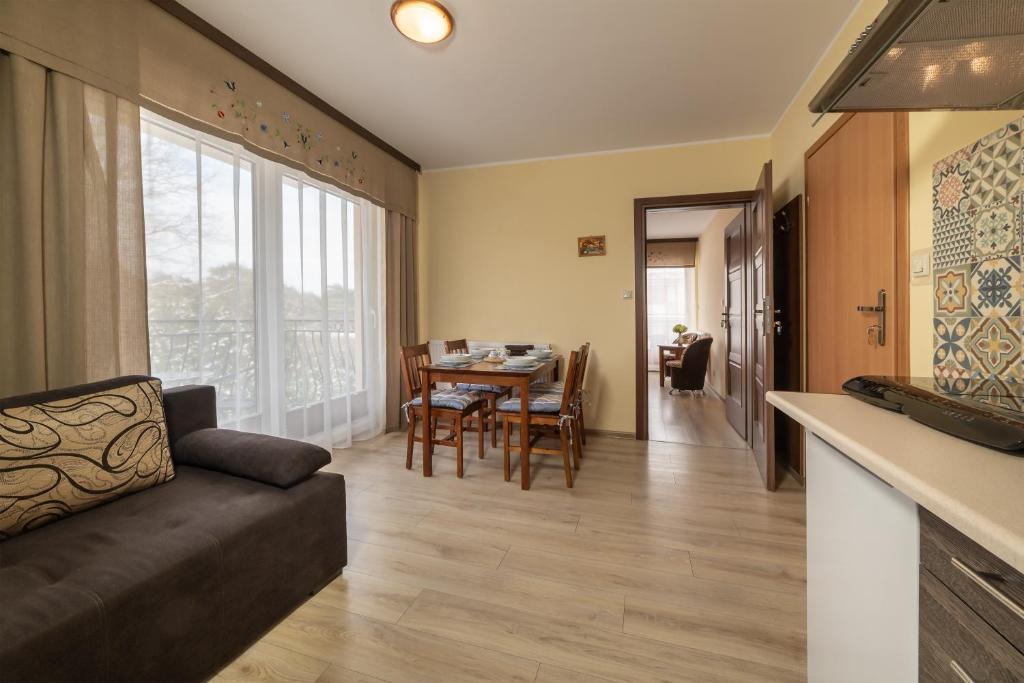 Dom Jastrzębia z basenem i jacuzzi - 14