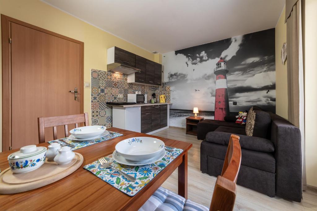 Dom Jastrzębia z basenem i jacuzzi - 17