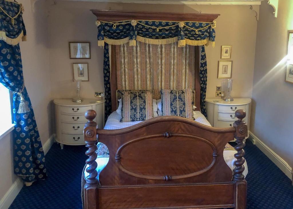 Letto o letti in una camera di The Hoops Inn & Country Hotel