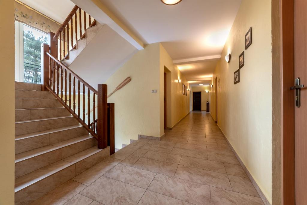 Dom Jastrzębia z basenem i jacuzzi - 7