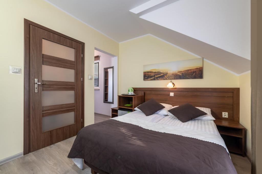 Dom Jastrzębia z basenem i jacuzzi - 8