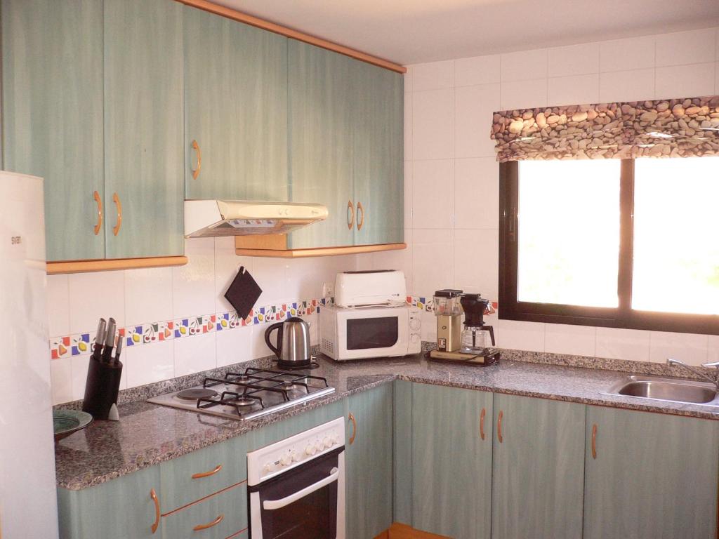 Kuchyňa alebo kuchynka v ubytovaní Playa Paraiso 21A