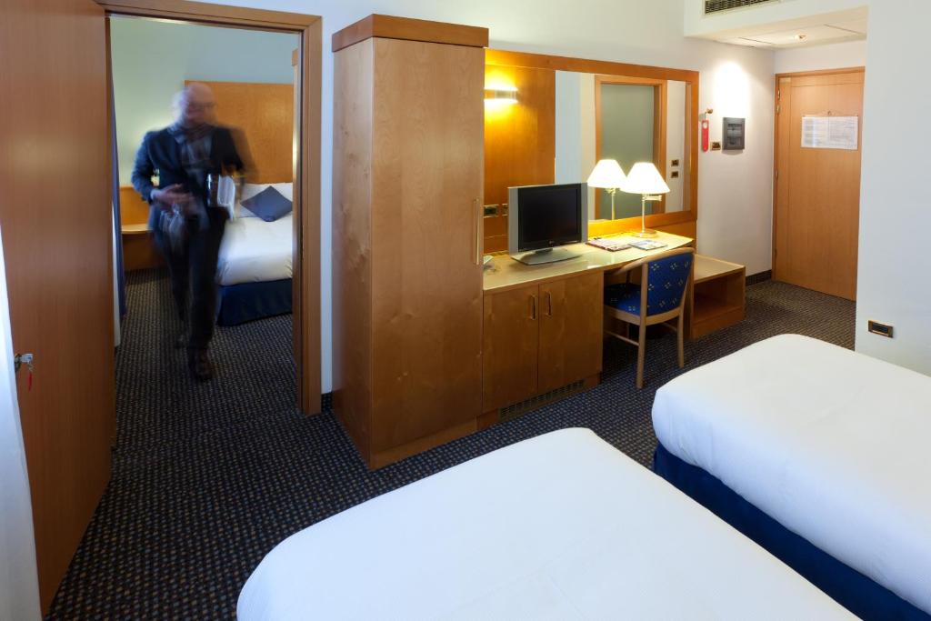 Łóżko lub łóżka w pokoju w obiekcie UNA HOTELS Occhiobello
