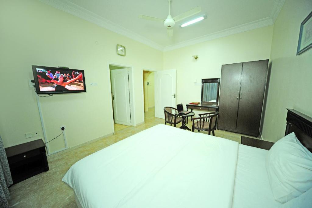 TV a/nebo společenská místnost v ubytování Al Jumhour Hotel Apartments