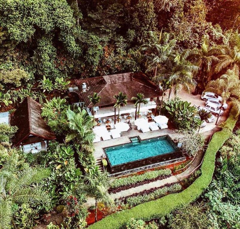 Bazén v ubytování Oxygen Jungle Villas & Spa nebo v jeho okolí