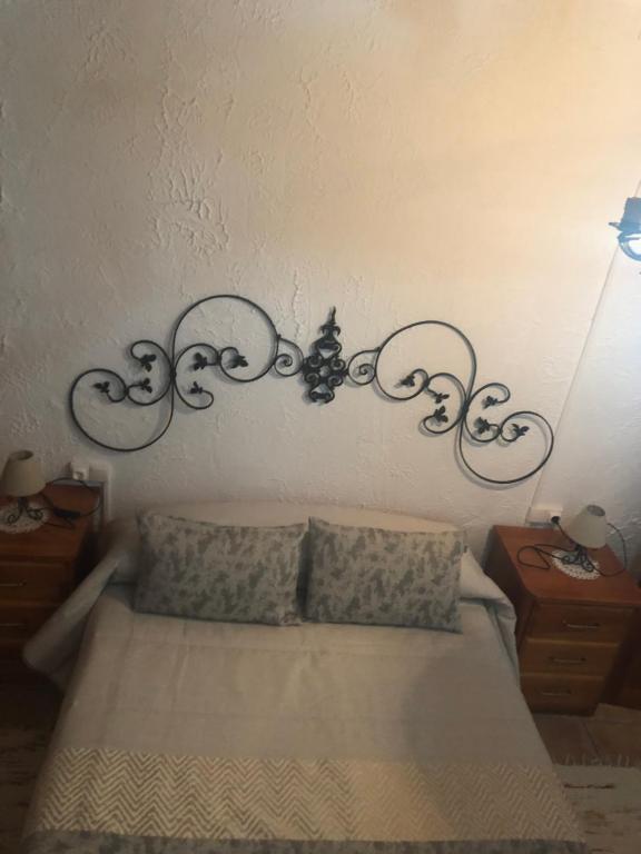Postel nebo postele na pokoji v ubytování Pensión Santa Teresa